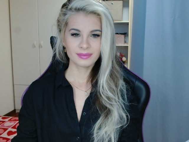 KristineNatural live cam on BongaCams