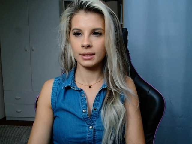 KristineNatural live cam on BongaCams
