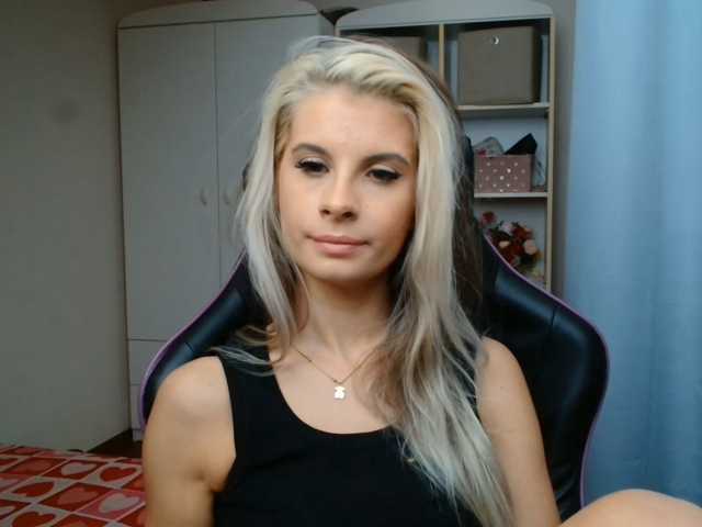 KristineNatural live cam on BongaCams