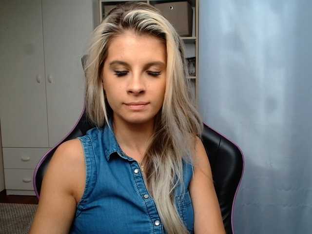 KristineNatural live cam on BongaCams