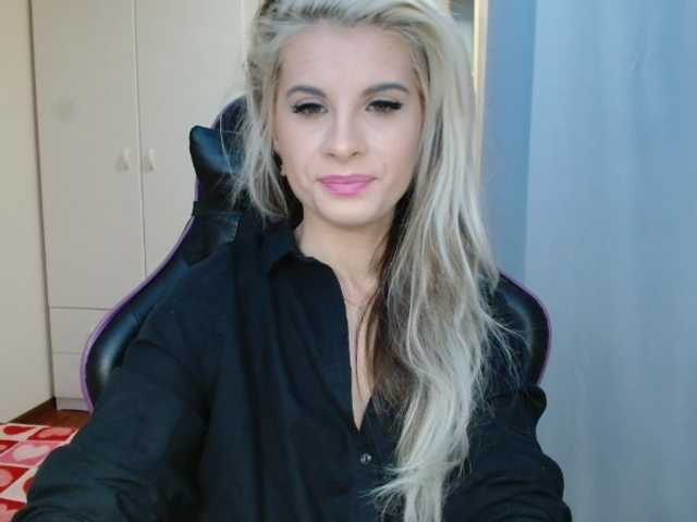 KristineNatural live cam on BongaCams