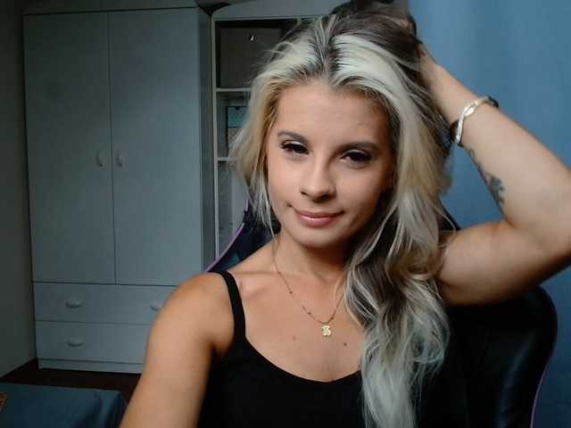 KristineNatural live cam on BongaCams
