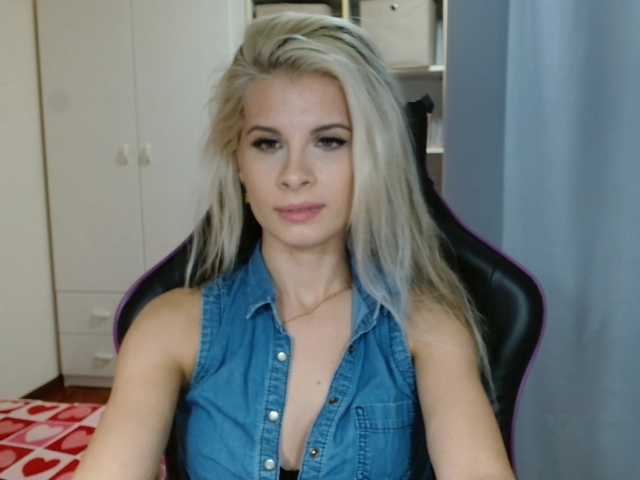 KristineNatural live cam on BongaCams