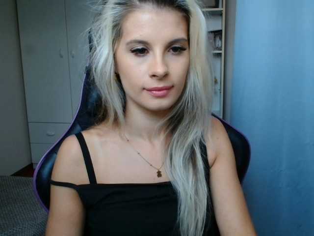 KristineNatural live cam on BongaCams