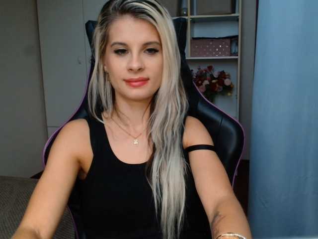 KristineNatural live cam on BongaCams