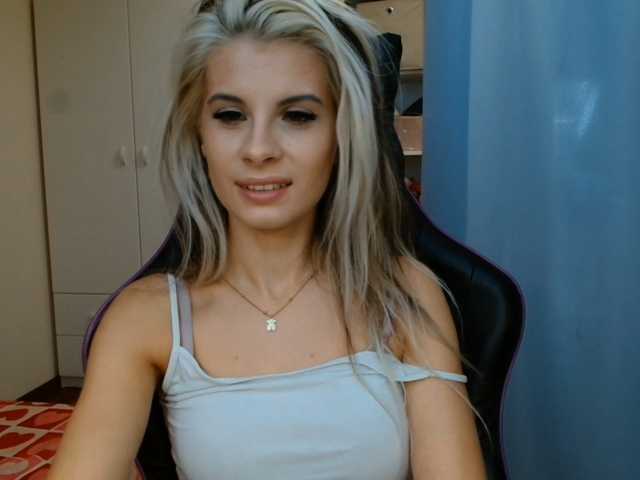 KristineNatural live cam on BongaCams
