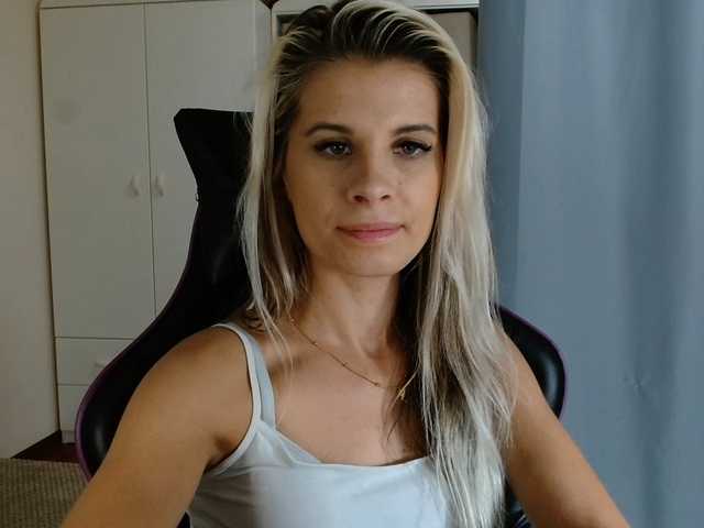 KristineNatural live cam on BongaCams