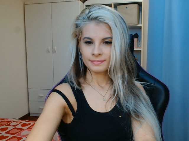 KristineNatural live cam on BongaCams