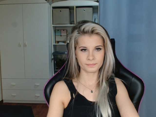 KristineNatural's BongaCams show and profile