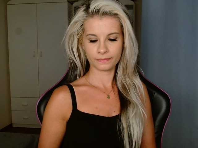 KristineNatural live cam on BongaCams