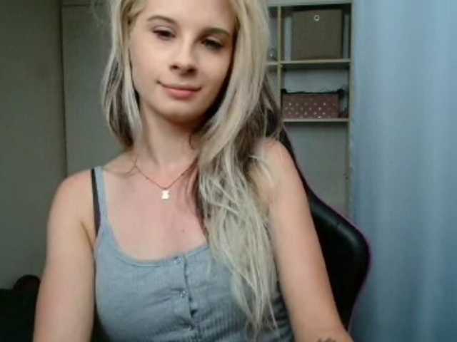 KristineNatural live cam on BongaCams