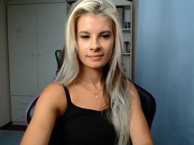 KristineNatural live cam on BongaCams