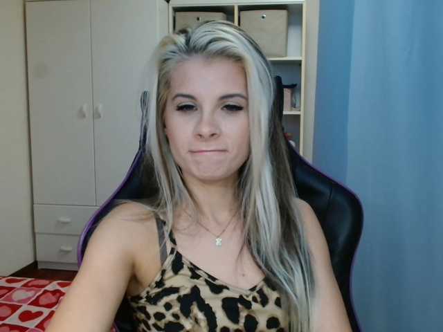 KristineNatural live cam on BongaCams