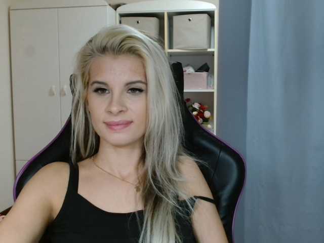 KristineNatural live cam on BongaCams
