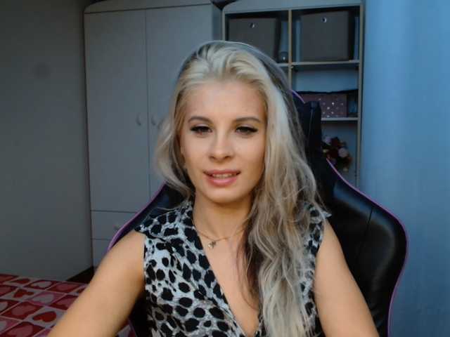 KristineNatural live cam on BongaCams