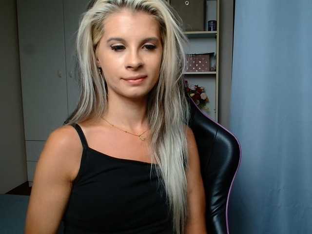 KristineNatural live cam on BongaCams