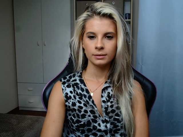 KristineNatural live cam on BongaCams