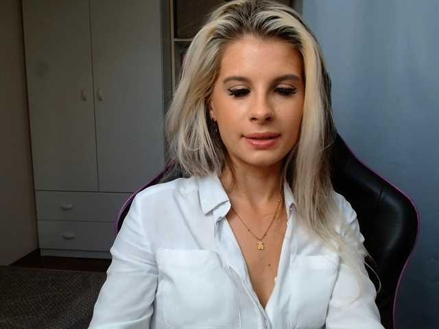 KristineNatural live cam on BongaCams