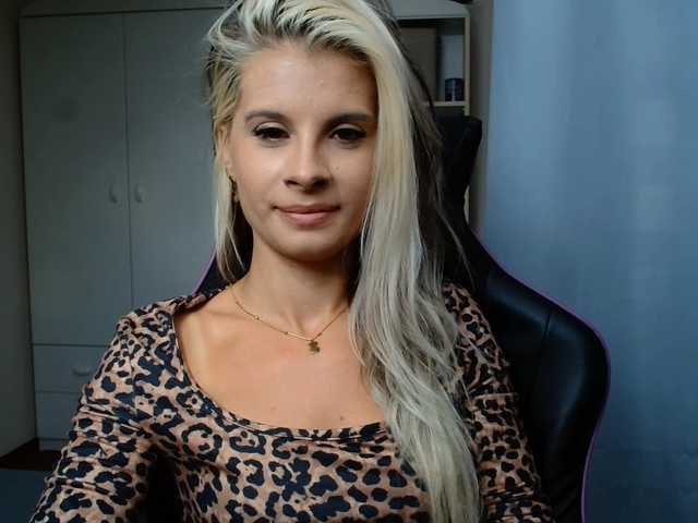 KristineNatural live cam on BongaCams