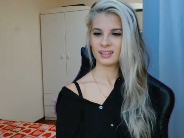 KristineNatural live cam on BongaCams