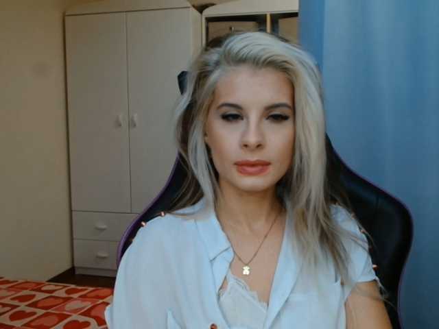 KristineNatural live cam preview