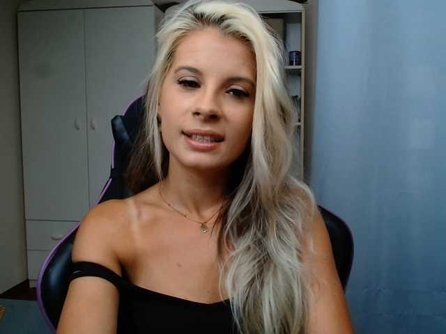 KristineNatural live cam on BongaCams