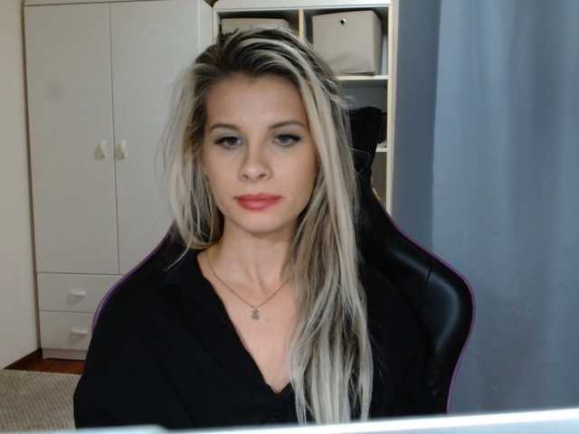 KristineNatural live cam on BongaCams