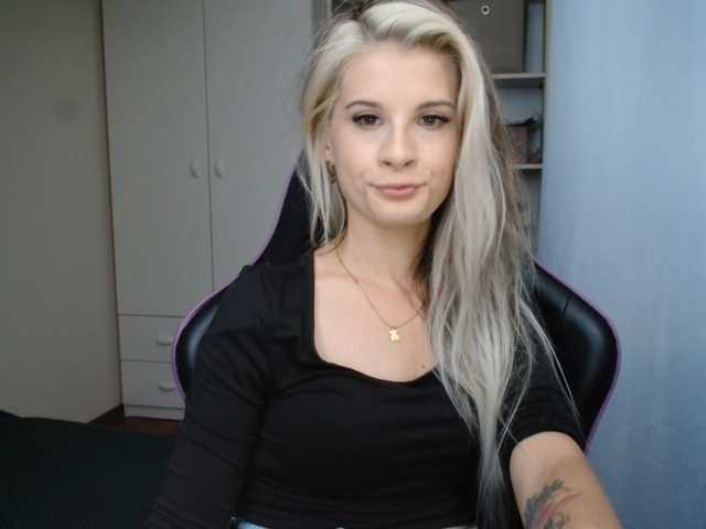 KristineNatural live cam on BongaCams