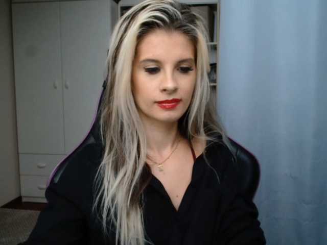 KristineNatural live cam preview
