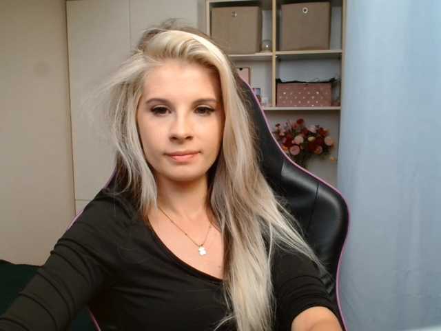 KristineNatural live cam on BongaCams