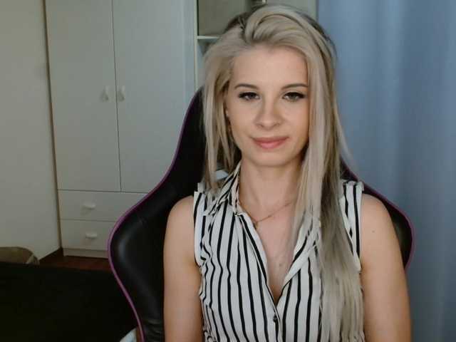 KristineNatural live cam on BongaCams