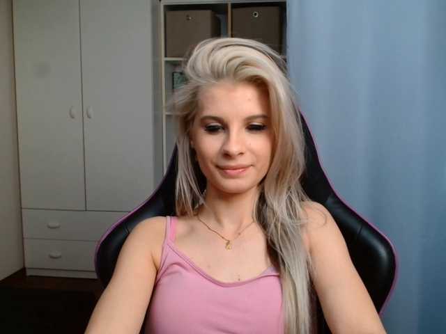 KristineNatural live cam on BongaCams