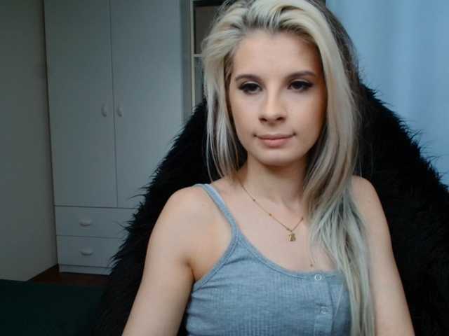 KristineNatural live cam on BongaCams