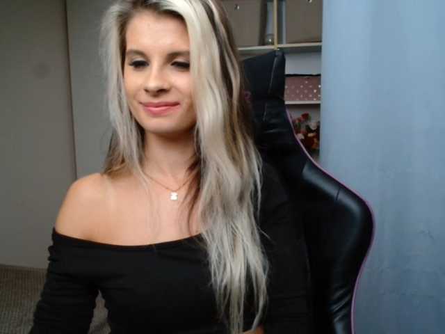 KristineNatural live cam on BongaCams