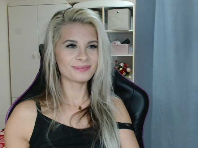 KristineNatural live cam on BongaCams