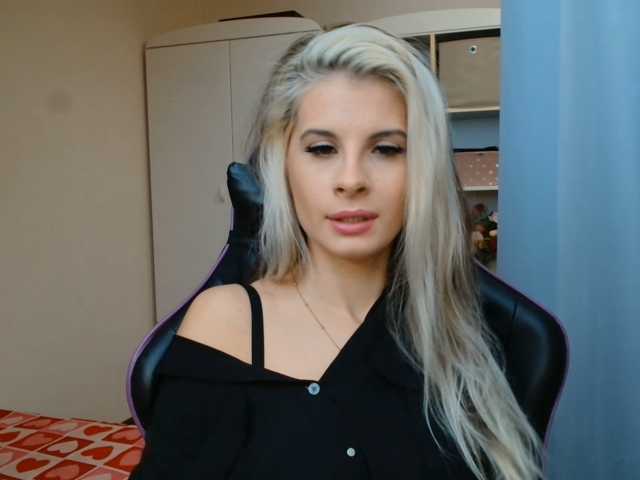 KristineNatural live cam on BongaCams