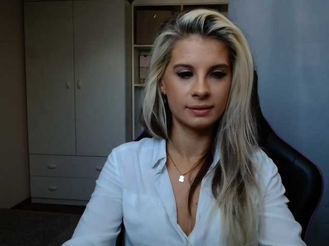 KristineNatural live cam on BongaCams