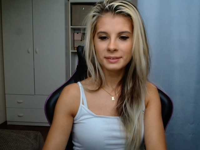 KristineNatural live cam on BongaCams