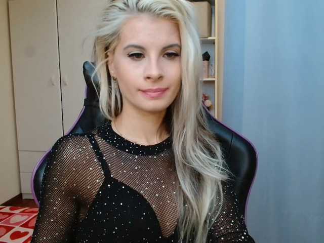 KristineNatural live cam on BongaCams