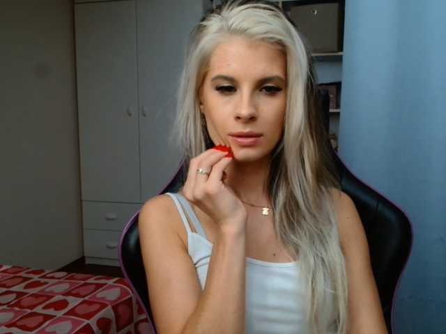 KristineNatural live cam on BongaCams
