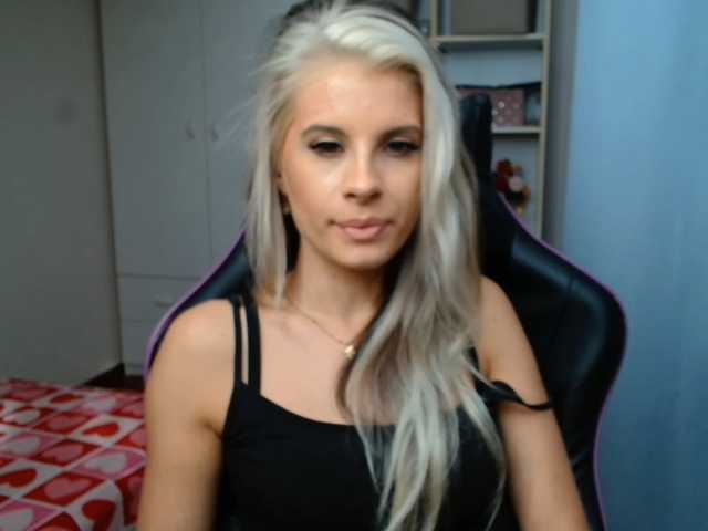 KristineNatural live cam on BongaCams