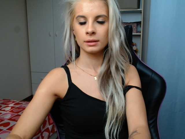 KristineNatural live cam on BongaCams