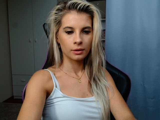 KristineNatural live cam preview