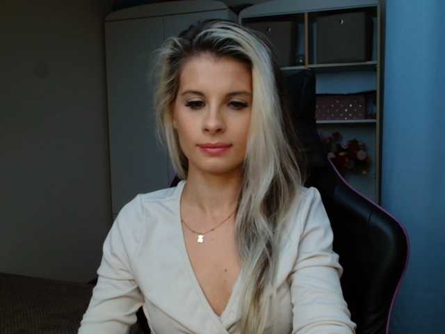 KristineNatural live cam on BongaCams