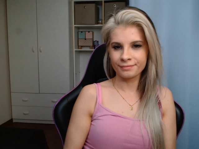 KristineNatural live cam on BongaCams