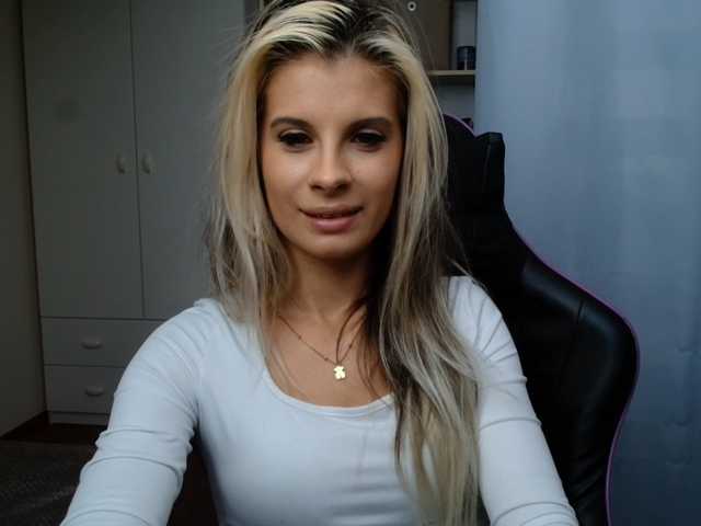KristineNatural live cam on BongaCams