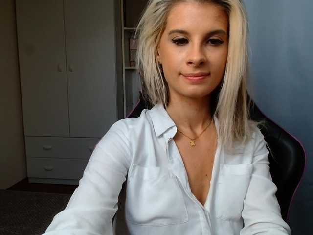 KristineNatural live cam on BongaCams