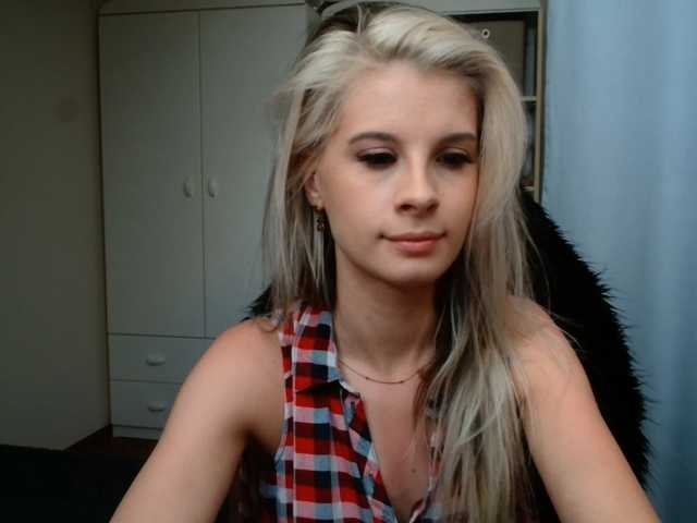 KristineNatural live cam on BongaCams