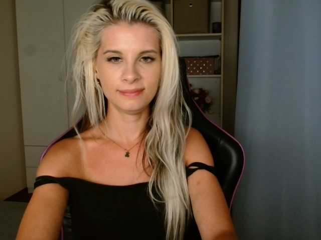 KristineNatural live cam on BongaCams