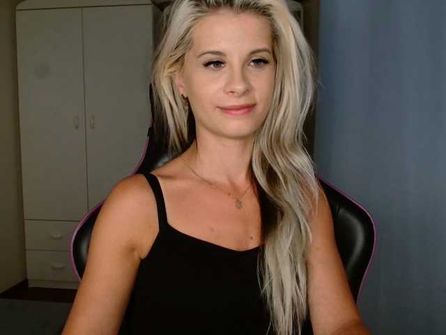 KristineNatural live cam on BongaCams